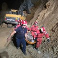 Tim za spasavanje iz ruševina iz Kragujevca pritekao u pomoć, jedna osoba zatrpana u kamenolomu