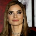 Marija Karan pozirala u crvenom bikiniju sa zlatnim lancima: Glumica oduševila fotkom sa plaže (FOTO)