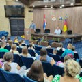 Prijem za decu iz Leposavića, Zubinog Potoka i Zvečana Za mališane u Vranju upriličen svečani doček, gradonačelnik: Vaš…