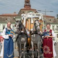 Počinju jubilarni Dani piva u Zrenjaninu Iz Gradske bašte krenuli fijakeri, tamburaši i pozivari