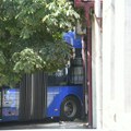 Poginula devojčica (15) u Zemunu: Sudarili se dva automobila i autobus: Na licu mesta jezive scene (video)