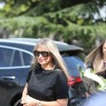 Porodica Saše Popovića stigla na groblje: Suzana poljubila spomenik, pa se javila okupljenima, tu su ćerka i sin