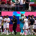 Iranci u svlačionici ostavili poruku Amerikancima: "Od drevne Persije..." FOTO