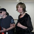 Lepa Lukić sa longetom na komemoraciji Andriji Bajiću: Pevačica slomljena zbog smrti kolege