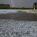 Potop u Nemačkoj! Tukao grad veličine teniske loptice, bujice nosile vozila