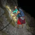 Drama usred noći na Durmitoru! Amerikanka se izgubila na opasnom terenu, pa ostala zaglavljena u mraku: Spasioci je užadima…