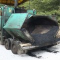 Decenijama čekali, danas slave: Asfalt stigao do meštana Džurova