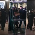 Pogledajte snimak tuče sa policijom u centru Kruševca: Mladić odbio da bude priveden, pa udario službeno lice! Usledio haos…
