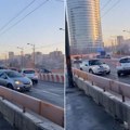 Haos u Kneza Miloša, vozila lete po ledu: Saobraćajac krenuo da paniči, objavljen dramatičan snimak