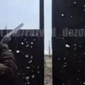 Kakva scena na prvoj liniji fronta: Ruski vojnik lovačkom puškom obara ukrajinski dron (VIDEO)