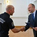 Ostvarili izuzetne rezultate: Gradonačelnik Novog Sada Milan Đurić uručio nagrade najboljim policajcima i vatrogascima…