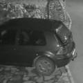 Radar: Policajcu usred noći zapaljen automobil u dvorištu kuće