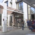 Grupa studenata pokušala da spreči ulazak zaposlenih u Rektorat Univerziteta u Kragujevcu