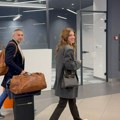 Ovo je najstariji zet Željka Mitrovića, ali je najveći frajer: Sandra sletela na aerodrom sa scenaristom