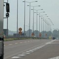Kamion sleteo sa puta na auto-putu E-75 kod Krnjeva: Zatvorena zaustavna traka ka Beogradu
