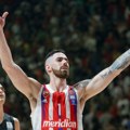 Luka Vildoza razvio šal Partizana odmah po sletanju u Beograd, navijači Zvezde ga "zasuli" komentarima