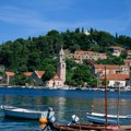 (Foto) Istorijsko otkriće u Cavtatu: Hrvatski arheolozi pronašli zapečaćen sarkofag star 1.500 godina: Evo šta su našli kada…