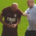 Urnebesno Gazda Adane vrbuje igrača Kluža nakon utakmice (video)