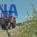 Sve se desilo u par sekundi, izgubio je kontrolu i podleteo pod traktor: Tragedija u selu Mala Vrbica kod Kragujevca, mladić…