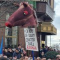 „Crveni kartoni kao simbolična poruka vlasti“: Kako regionalni mediji izveštavaju o protestu ProGlasa u Beogradu?