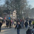 "Da stavimo katanac na Most ljubavi čekamo dugačak red": U Vrnjačku Banju za samo 1 dan stiglo 6.000 Bugara
