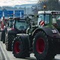 Obruč protesta se steže oko Pariza: Poljoprivrednici napravili haos u Fracuskoj, traktori na ulicama, saobraćaj u kolapsu…