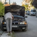 Vladica otvorio haubu i ugledao ovu zver: "One se sada zavlače jer je hladnije vreme"