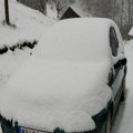 Prvi sneg se u 2 dela Srbije nimalo ne šali: Pada od noćas, nadležne ekipe već satima na terenu (foto)