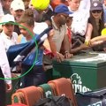 Haos! Na RG se potukli kad je teniserka dala poklon publici: Njen potez obišao svet, ovo niko nije očekivao