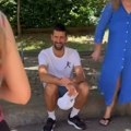 Novak Đoković na klupici u kraju Beograda u kojem je odrastao