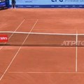 Kontroverzni teniser bio senzacija na Rolan Garosu, sada iznervirao protivnika potezom, pa osvojio turnir!