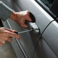Tokom noći ukrao novac iz dva automobila: Uhapšen mladić u Bečeju