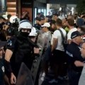 BLOG UŽIVO Paralelni skupovi naprednjaka i građana: Simpatizer SNS autom pokušao da probije blokadu u Kosjeriću