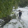 Otklanjaju se problemi uzrokovani snegom u višim predelima zapadne Srbije