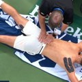Đoković zabrinuo sve u polufinalu Šangaja, pozvao doktora, skinuo majicu, a onda je usledio tretman...