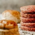 Kila pljeskavica od 500 g mesa? Moguće je, ali samo uz pomoć ovog trika Kuvari znaju kako! Ne treba vam ni brašno, ni krompir…