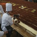 (ФОТО/ВИДЕО) Гинисов рекорд за најдужи тирамису на свету оборен у Лондону