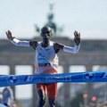 Eliud Kipčoge rekordni peti put pobedio na maratonskoj trci u Berlinu