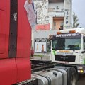 VIDEO: Poduža kolona kamiona uz trubljenje prodefilovala Novim Sadom povodom Božića