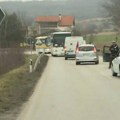 Autobusi sa pristalicama SNS-a se susreli sa studentima, pa krenuli u rikverc: Studenti ih pojurili, uzvikuju „Zašto…