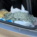 Danima je čula neobično lupanje u automobilu Kada je otvorila gepek, njen vrisak je odjeknuo ulicom! (video)