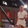 (Foto): Jovana Jeremić stavila kameru na pod, sve sevnulo: Prošetala u kratkom miniću, ljudi u šoku