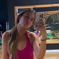 Uska roze trenerka, a kosa vezana u rep: Anastasija se snimila na treningu u teretani: Pokazala i lice bez šminke (foto)