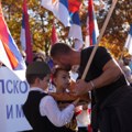 Emotivne scene kod gornjeg milanovca Njih 1.000 dočekalo narod sa KiM koji podržava Srbiju i svog predsednika