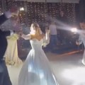 Udala se pevačica iz Zvezda Granda Blistala u bajkovitoj venčanici, pogledajte emotivne kadrove