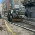 Nov asfalt od Kosovske do Svetogorske: Putari sa mašinama u Vlajkovićevoj ulici i kod Bajlonijeve pijace