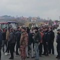 Nova blokada puteva: Poljoprivrednici izvezli traktore na put Kragujevac-Jagodina