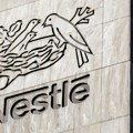 Nestle očekuje rast prihoda do četiri odsto u 2026. uz rezanje troškova i otpuštanja