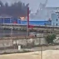 Snimljen trenutak udara drona u rumunsku luku Konstanca! Novinarka se hvata za glavu i beži zajedno s radnicima! Oglasila se…
