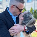 Bivši sprski političar se razveo pre 3 dana, a već se ljubi s drugom: Puca sve od strasti, otkačio ženu pa uživa